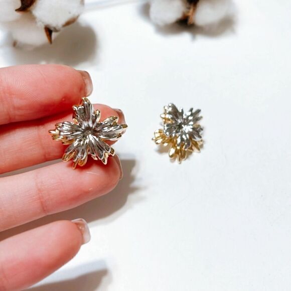 flower stud earrings N283 - Picture 7 of 7